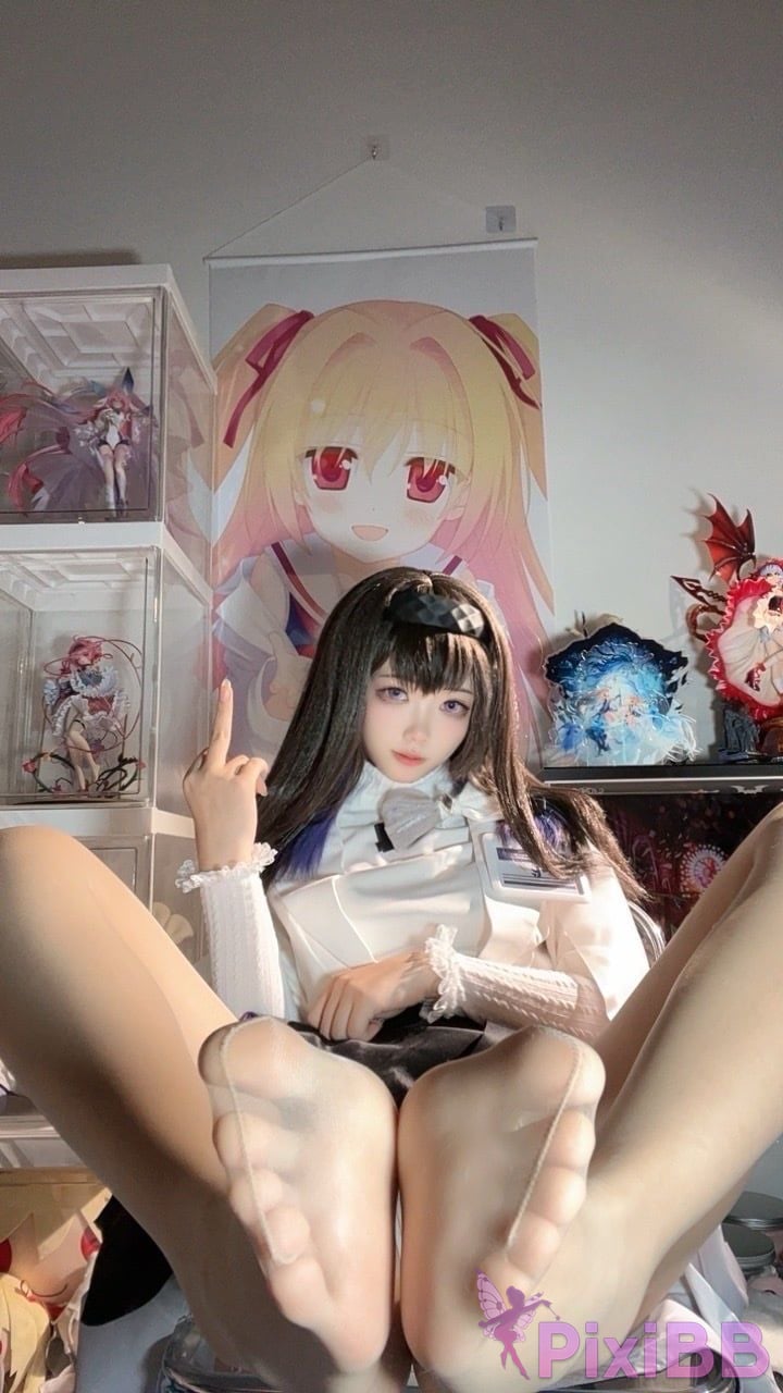 Cosplayer white oak Shirly Arknights Precious Dr. Suit PixiBB.COM 120.PNG