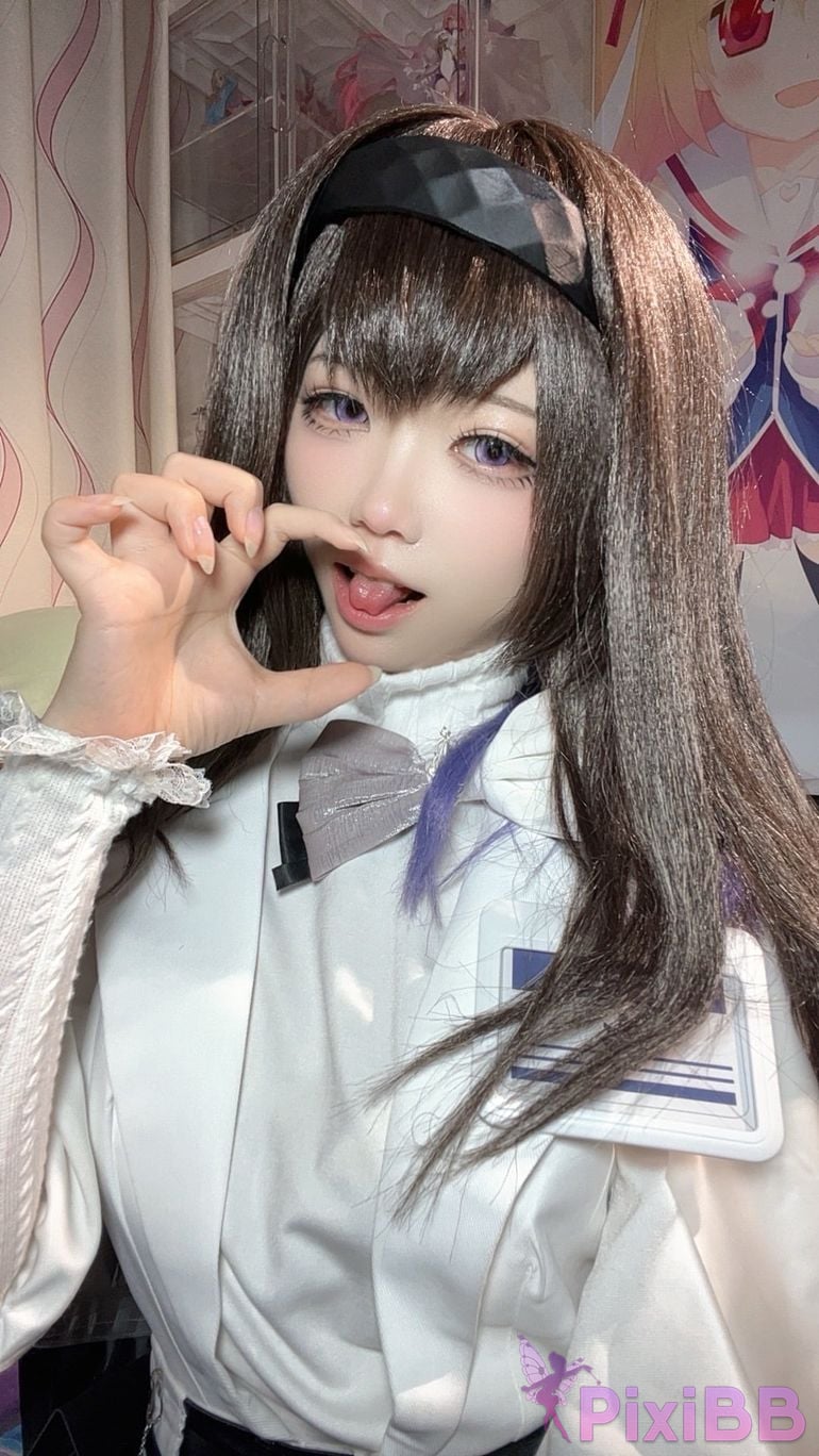 Cosplayer white oak Shirly Arknights Precious Dr. Suit PixiBB.COM 124.PNG