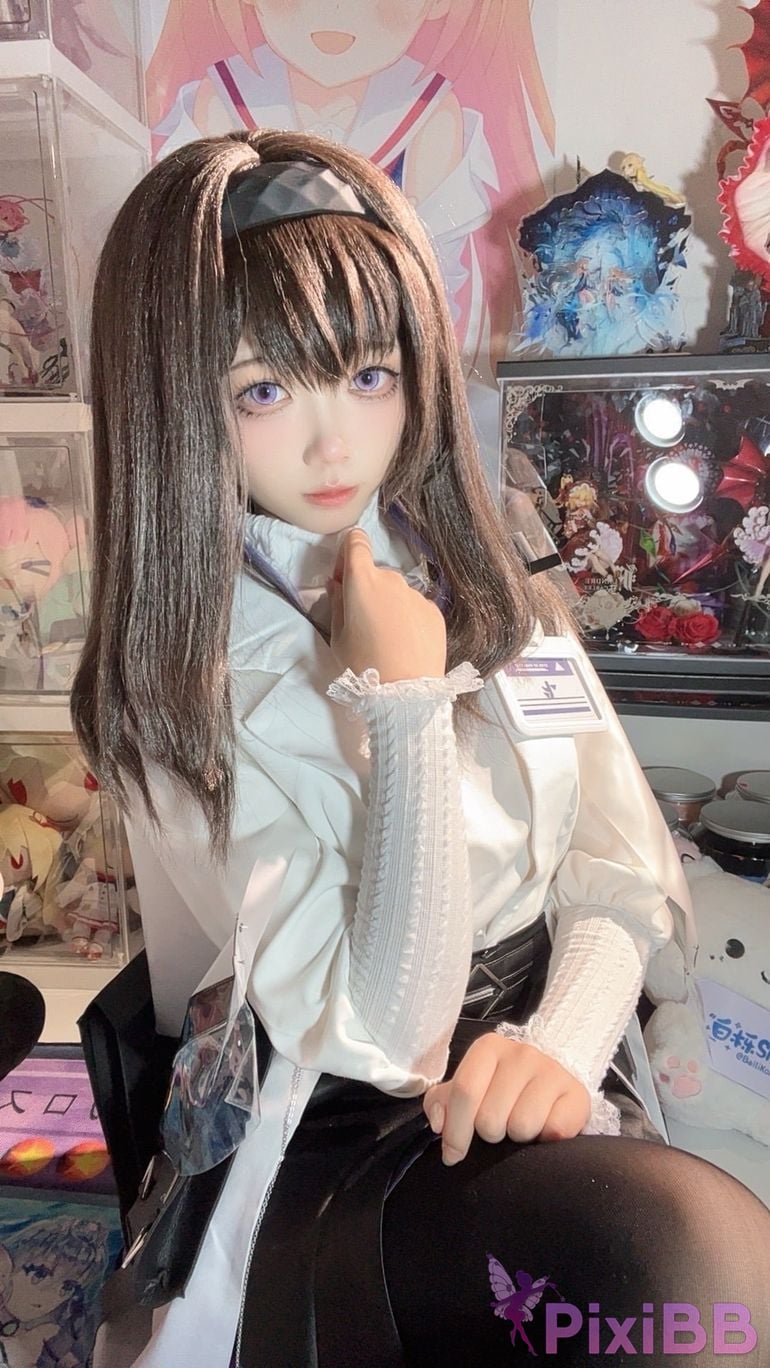 Cosplayer white oak Shirly Arknights Precious Dr. Suit PixiBB.COM 126.PNG