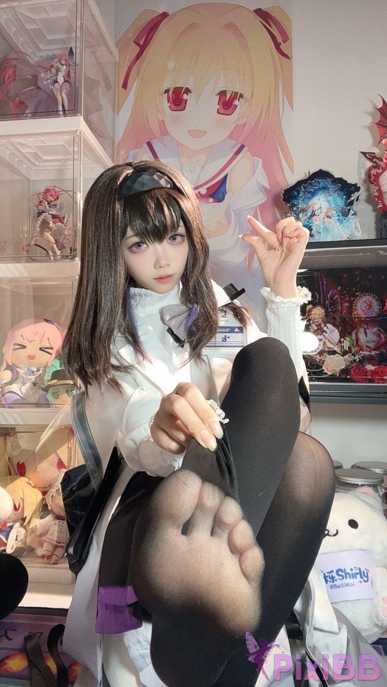 Cosplayer white oak Shirly Arknights Precious Dr. Suit PixiBB.COM 128.PNG