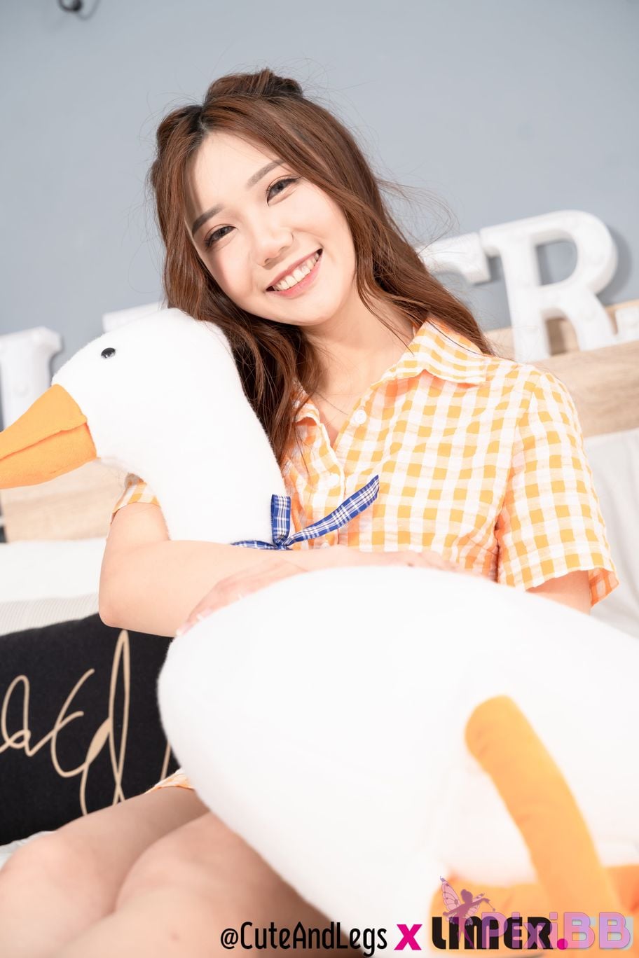 Limerence Original No.071 The girl next door Xuanxuan plays with jelly bare feet PixiBB.COM 032