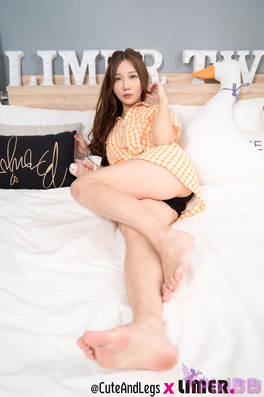 Limerence Original No.071 The girl next door Xuanxuan plays with jelly bare feet PixiBB.COM 082