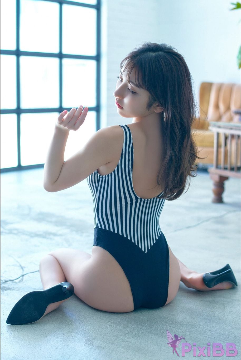 Japanese Idol TOOMI Tomi Off Mode Spisan Gravure Photo Book PixiBB.COM 031