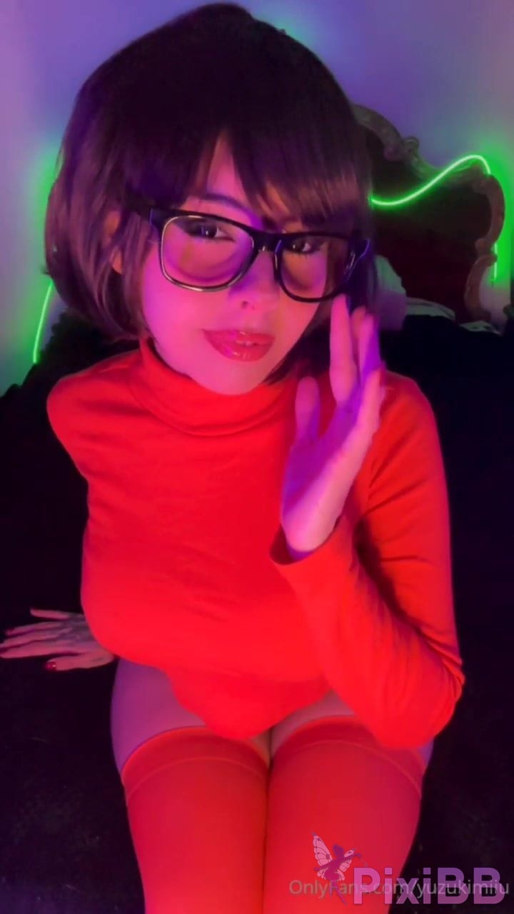 Yuzuki Miiu Velma Dinkley PixiBB.COM 002