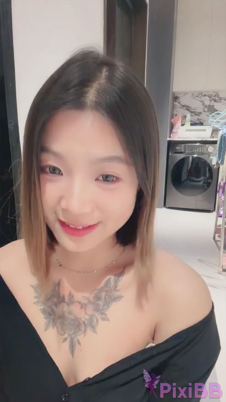 beautiful girl strong Newcomers sow green seeds into the sea PixiBB.COM 001