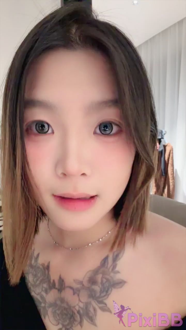 beautiful girl strong Newcomers sow green seeds into the sea PixiBB.COM 007