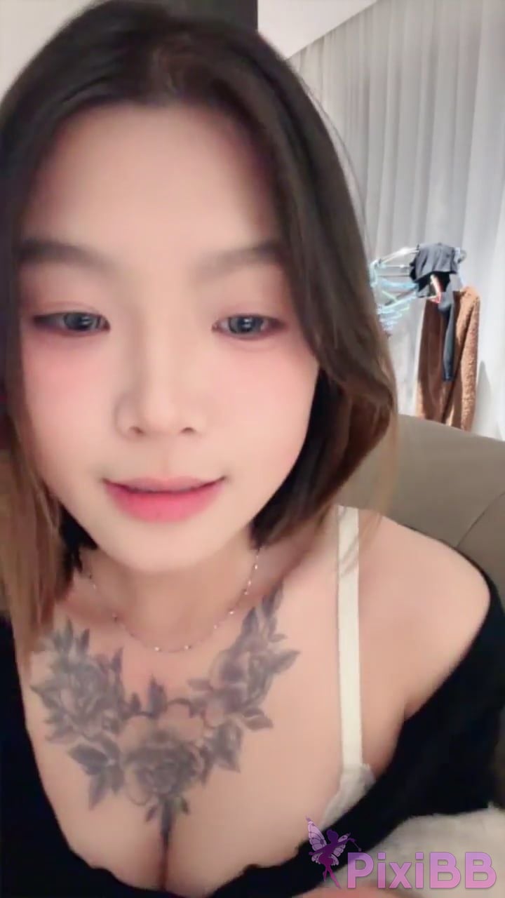 beautiful girl strong Newcomers sow green seeds into the sea PixiBB.COM 008