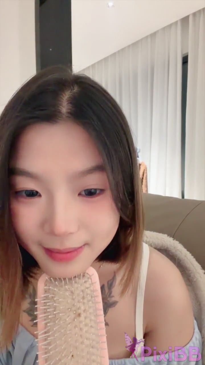 beautiful girl strong Newcomers sow green seeds into the sea PixiBB.COM 009