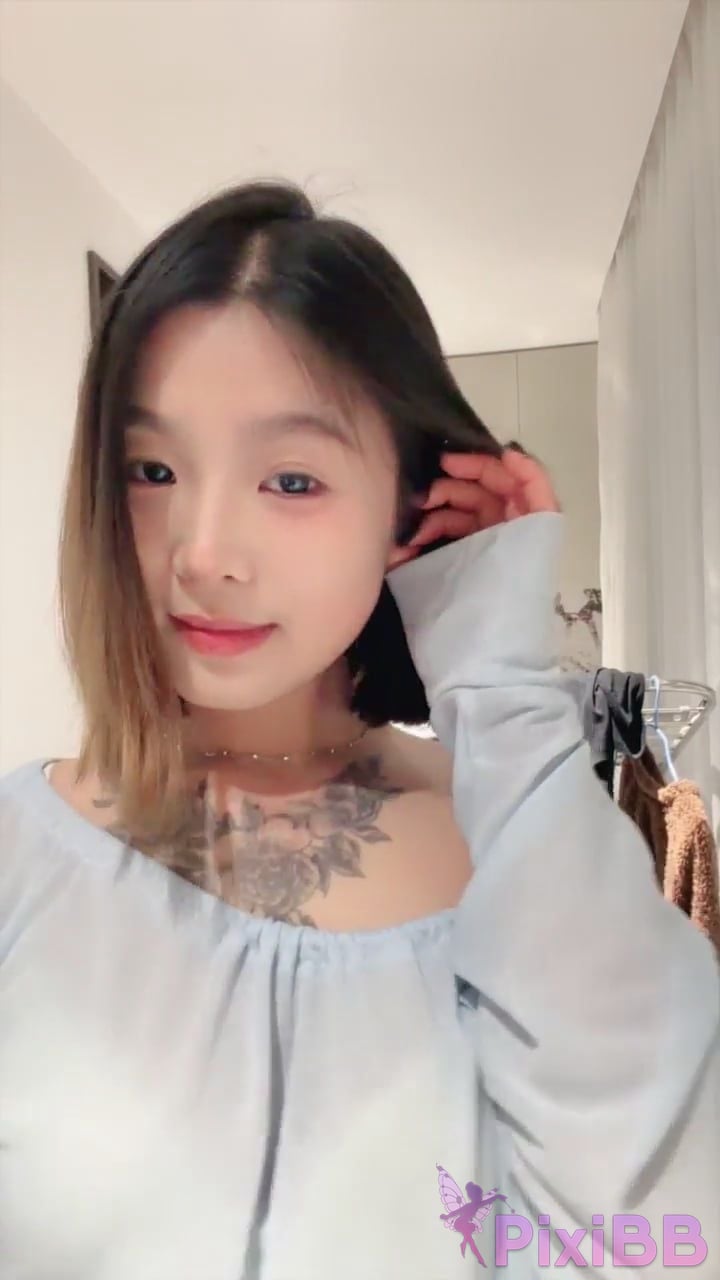 beautiful girl strong Newcomers sow green seeds into the sea PixiBB.COM 010