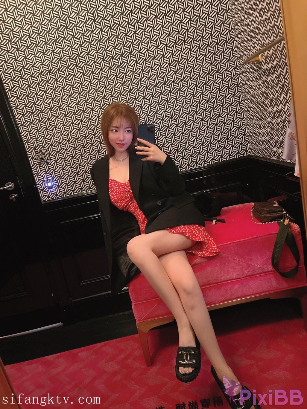 wine moon Best big breasts Private photos exposed in front of people PixiBB.COM 002