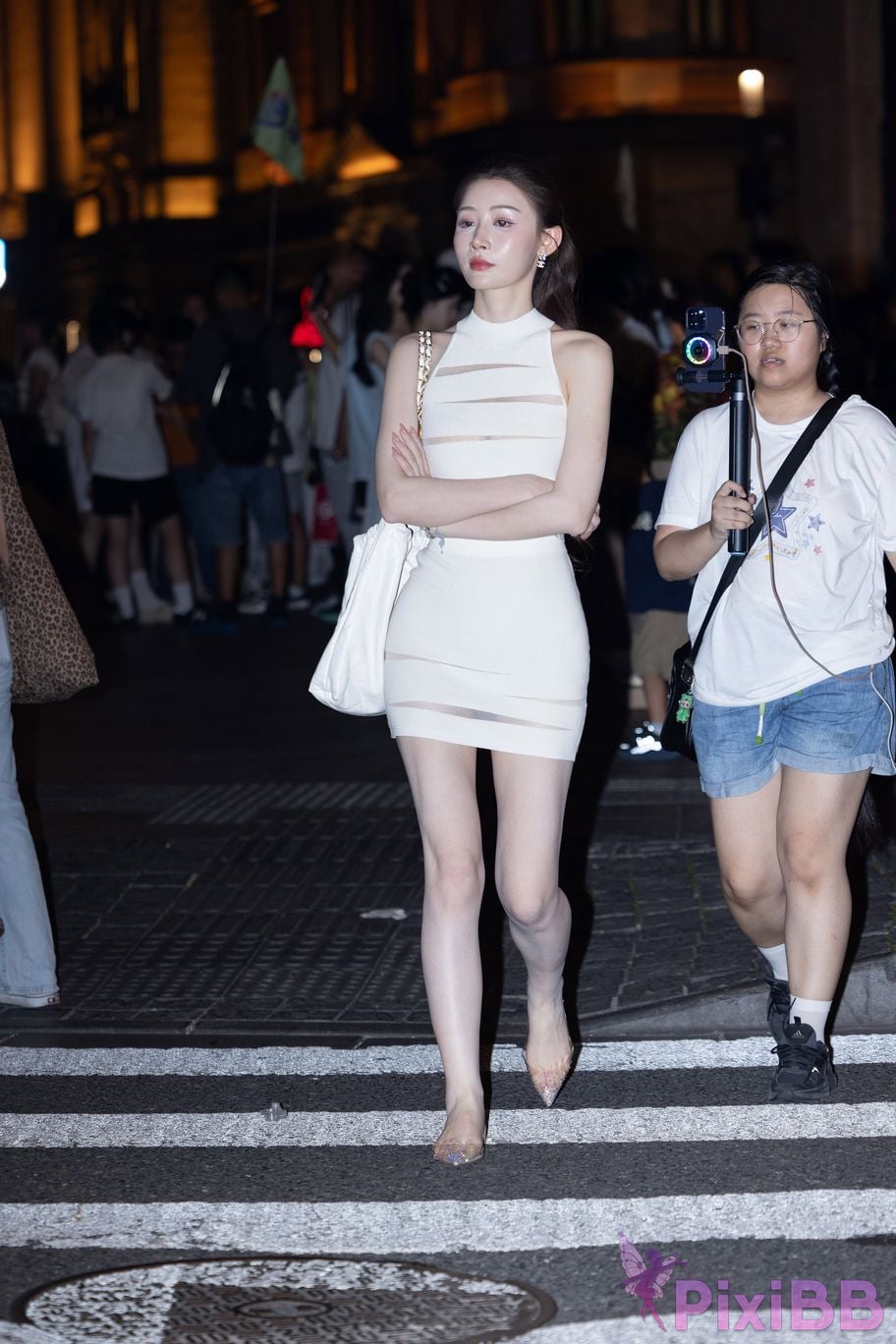 Featured Street Photography Works No.5411 Car model Min transparent flat shoes PixiBB.COM 004