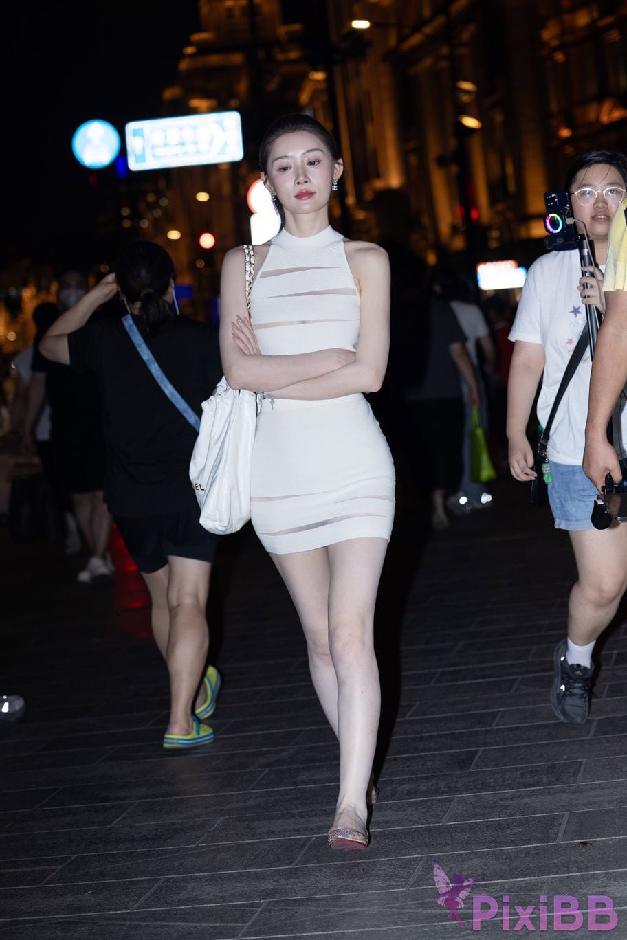 Featured Street Photography Works No.5411 Car model Min transparent flat shoes PixiBB.COM 010