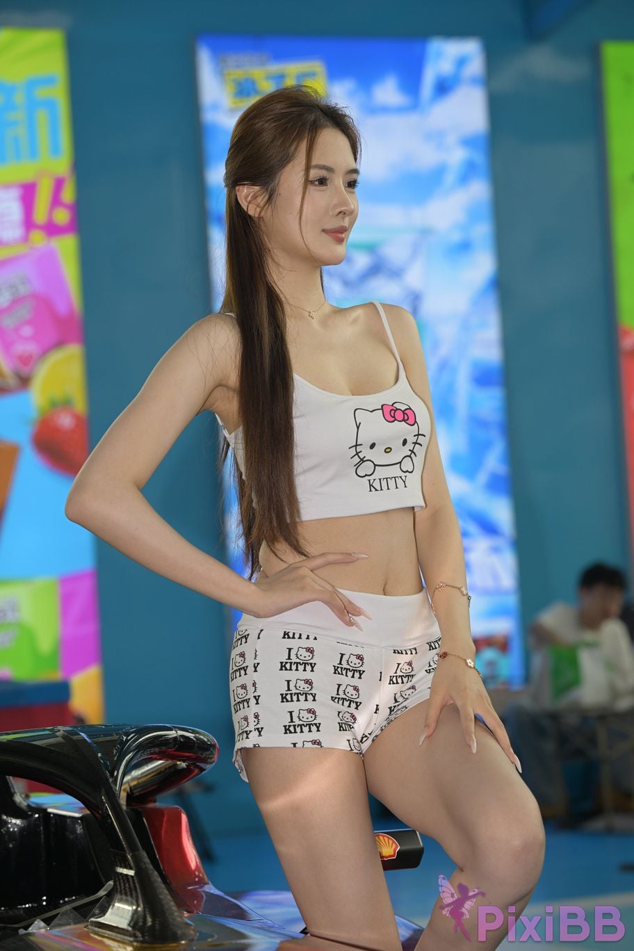 Featured Street Photography Works No.5413 hot pants big white legs PixiBB.COM 007