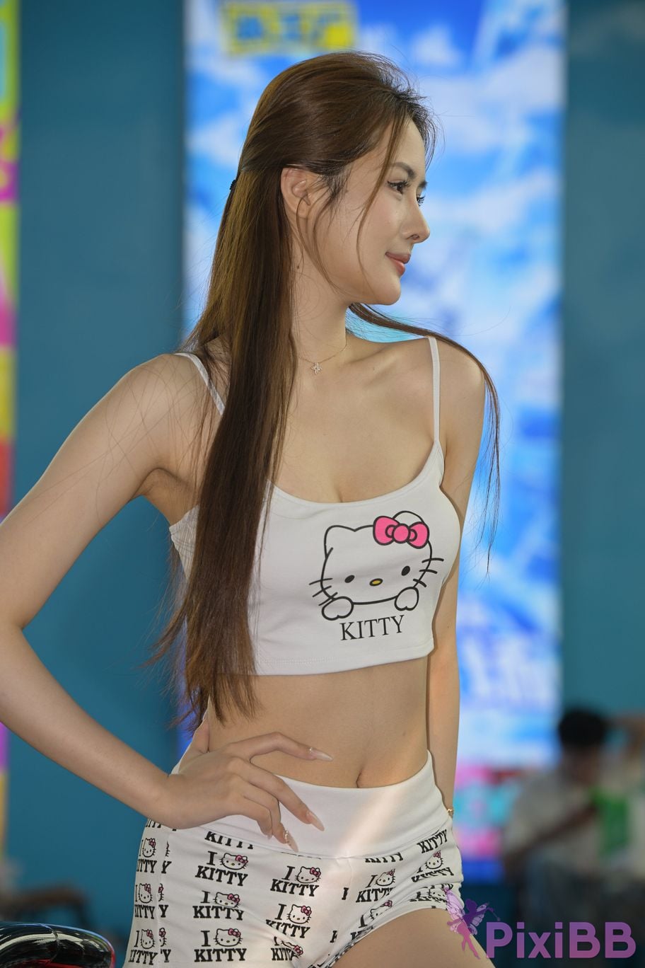 Featured Street Photography Works No.5413 hot pants big white legs PixiBB.COM 017