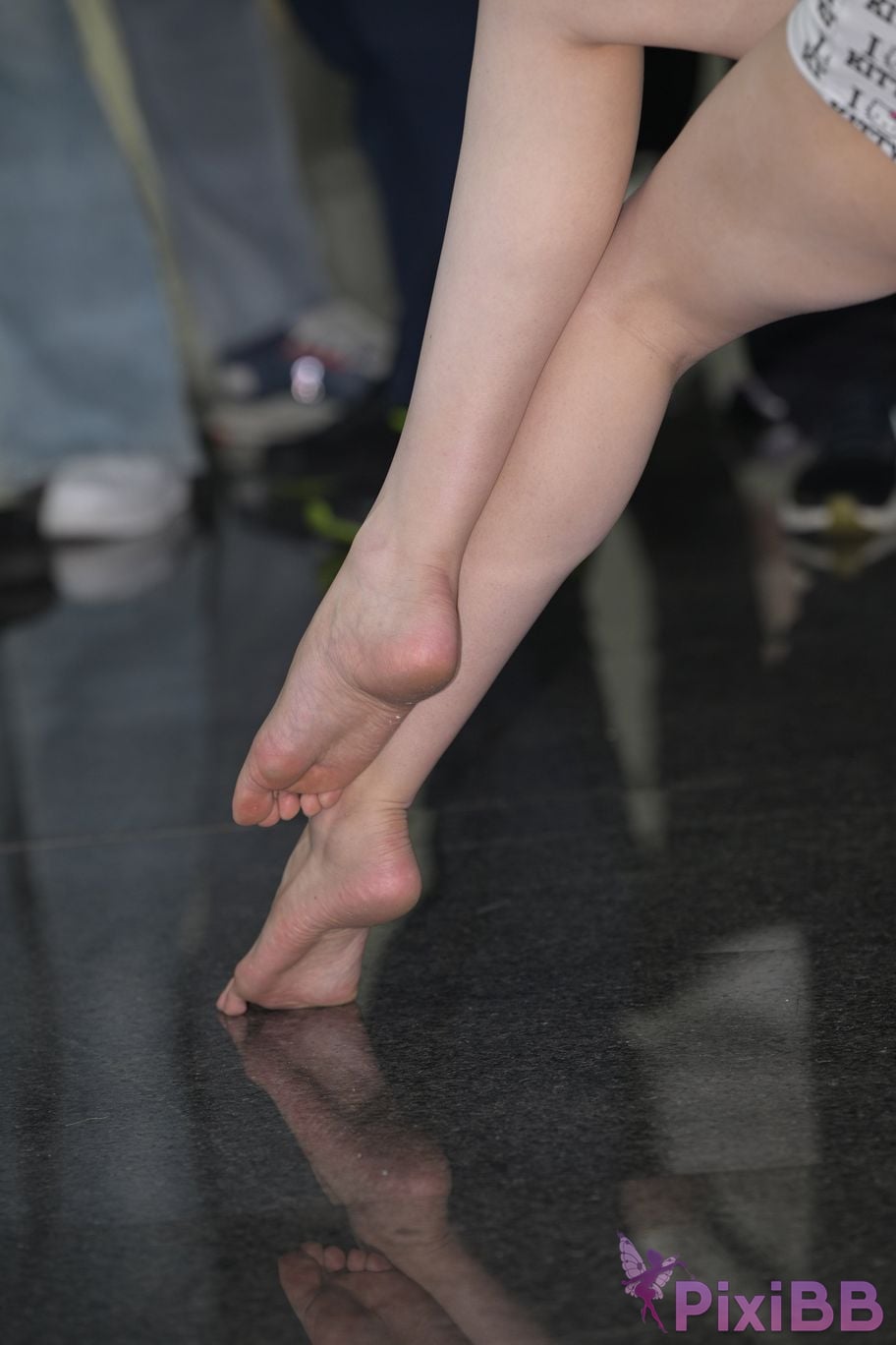 Featured Street Photography Works No.5413 hot pants big white legs PixiBB.COM 126