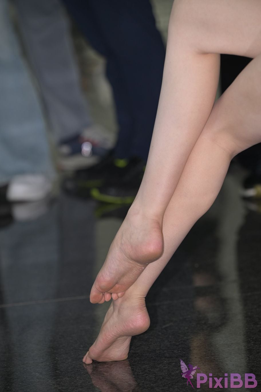 Featured Street Photography Works No.5413 hot pants big white legs PixiBB.COM 130