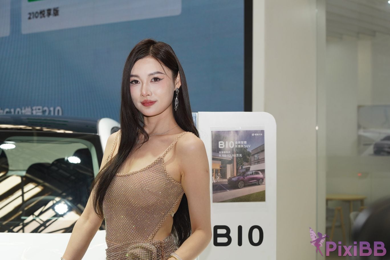 Featured Street Photography Works No.5415 Brown suspender skirt PixiBB.COM 001