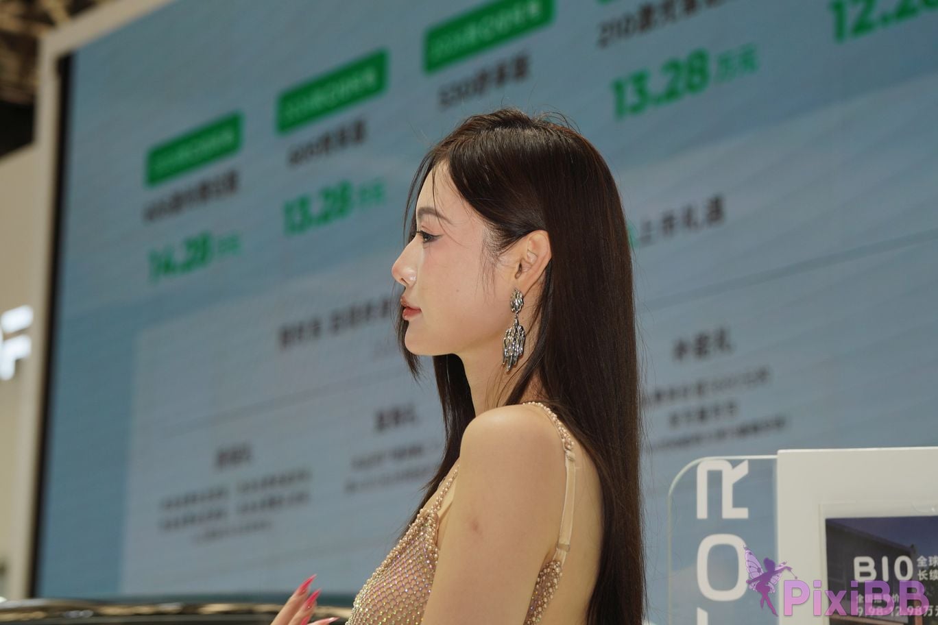 Featured Street Photography Works No.5415 Brown suspender skirt PixiBB.COM 008