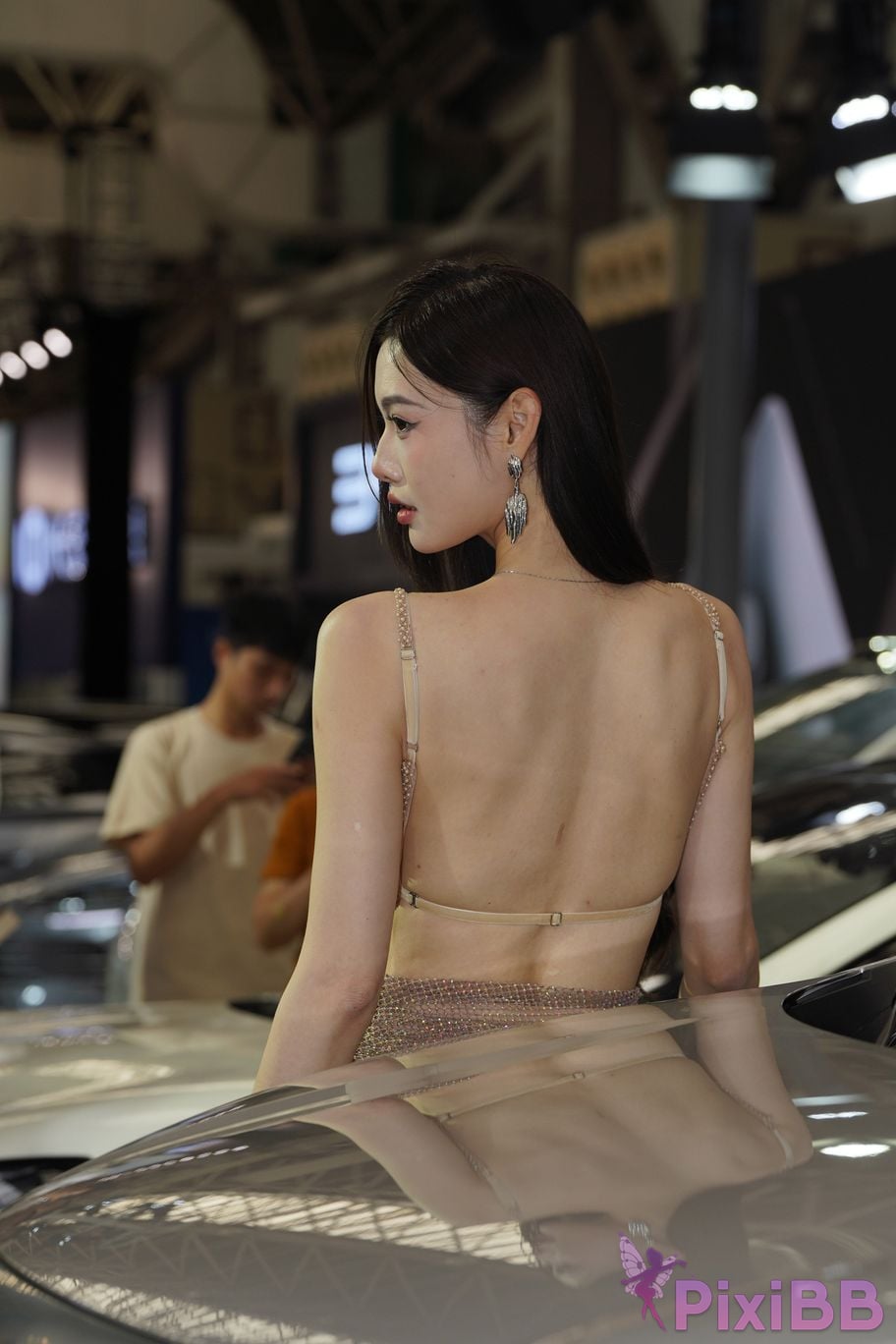 Featured Street Photography Works No.5415 Brown suspender skirt PixiBB.COM 033