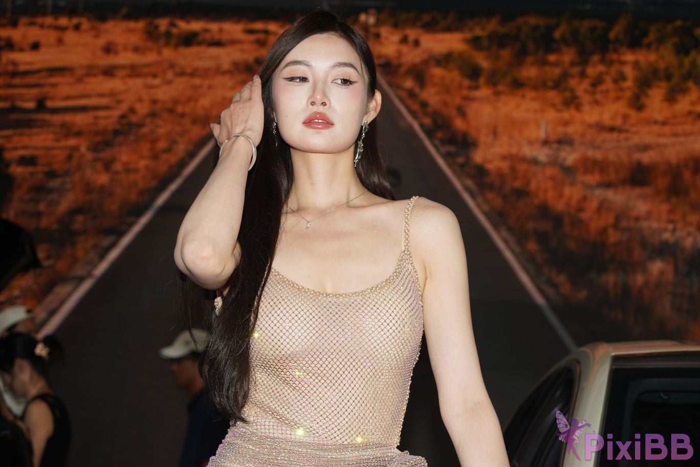 Featured Street Photography Works No.5415 Brown suspender skirt PixiBB.COM 037