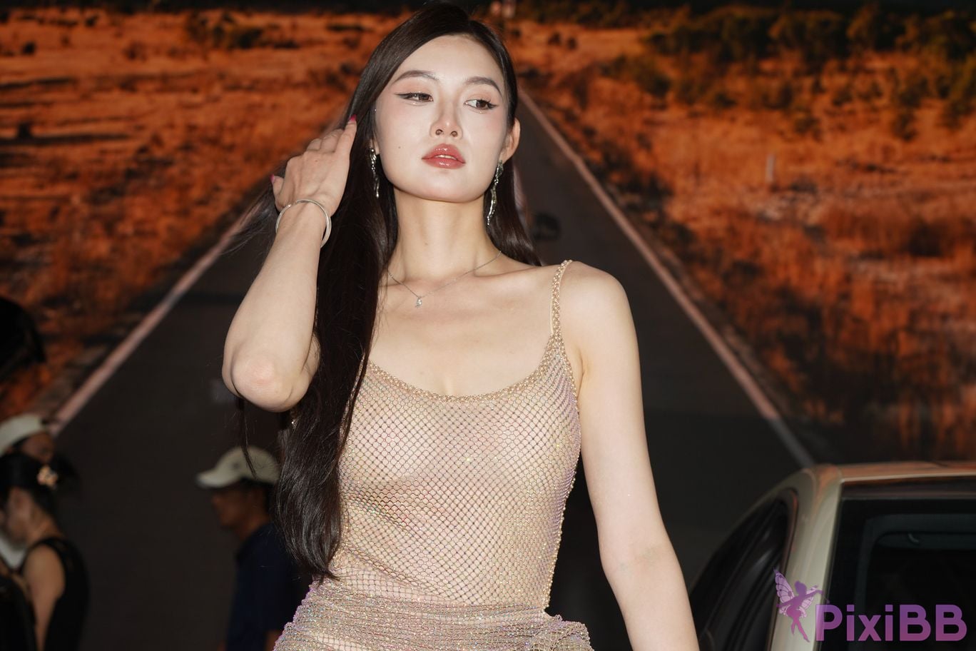 Featured Street Photography Works No.5415 Brown suspender skirt PixiBB.COM 038