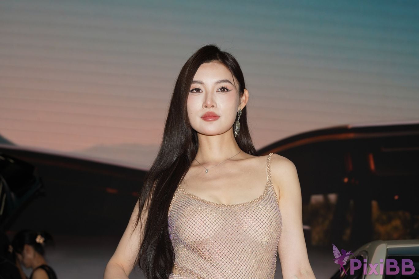 Featured Street Photography Works No.5415 Brown suspender skirt PixiBB.COM 040