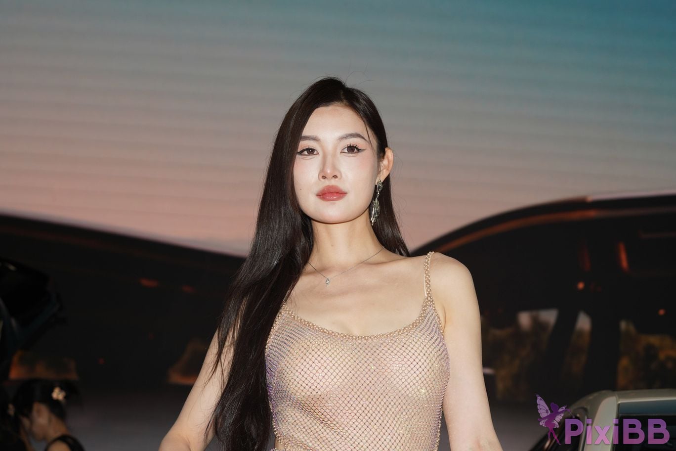 Featured Street Photography Works No.5415 Brown suspender skirt PixiBB.COM 041