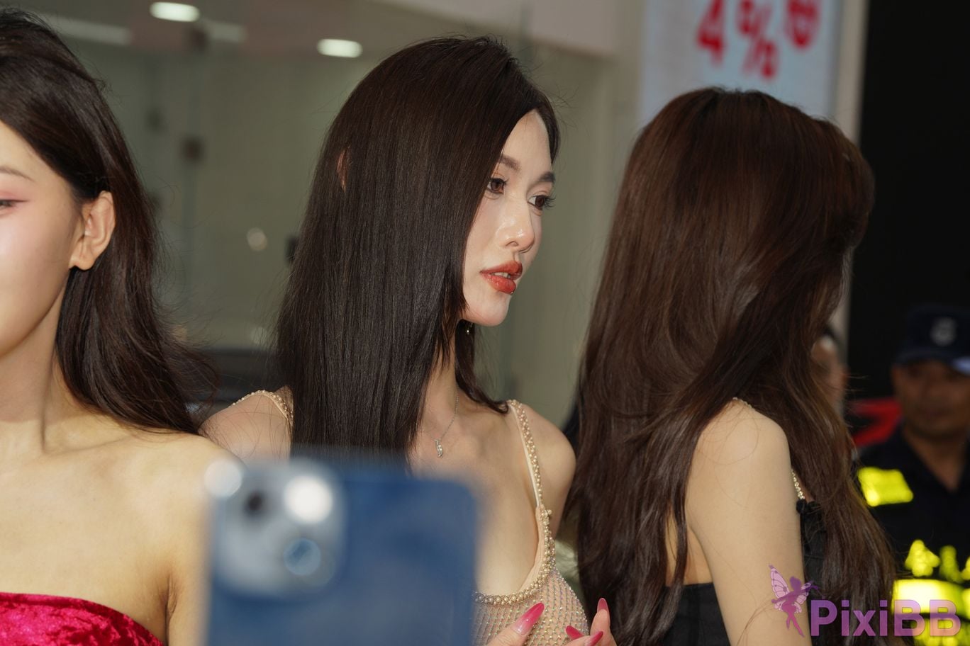 Featured Street Photography Works No.5415 Brown suspender skirt PixiBB.COM 127