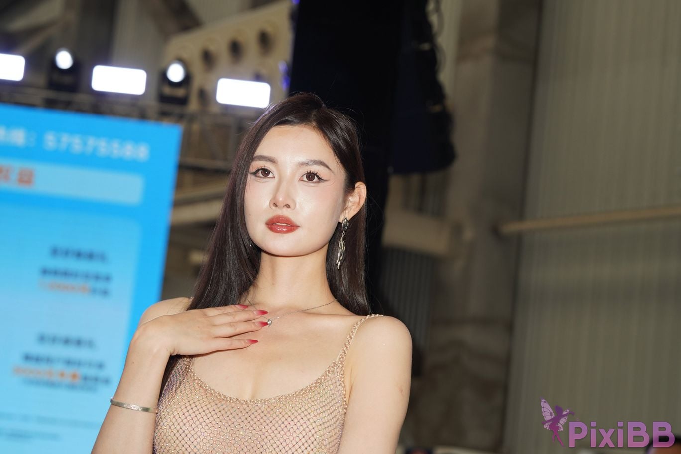 Featured Street Photography Works No.5415 Brown suspender skirt PixiBB.COM 152