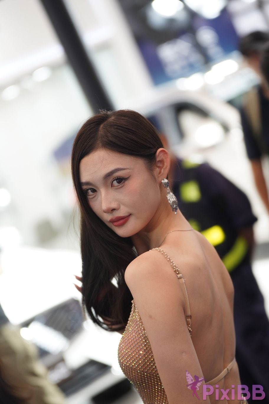 Featured Street Photography Works No.5415 Brown suspender skirt PixiBB.COM 173