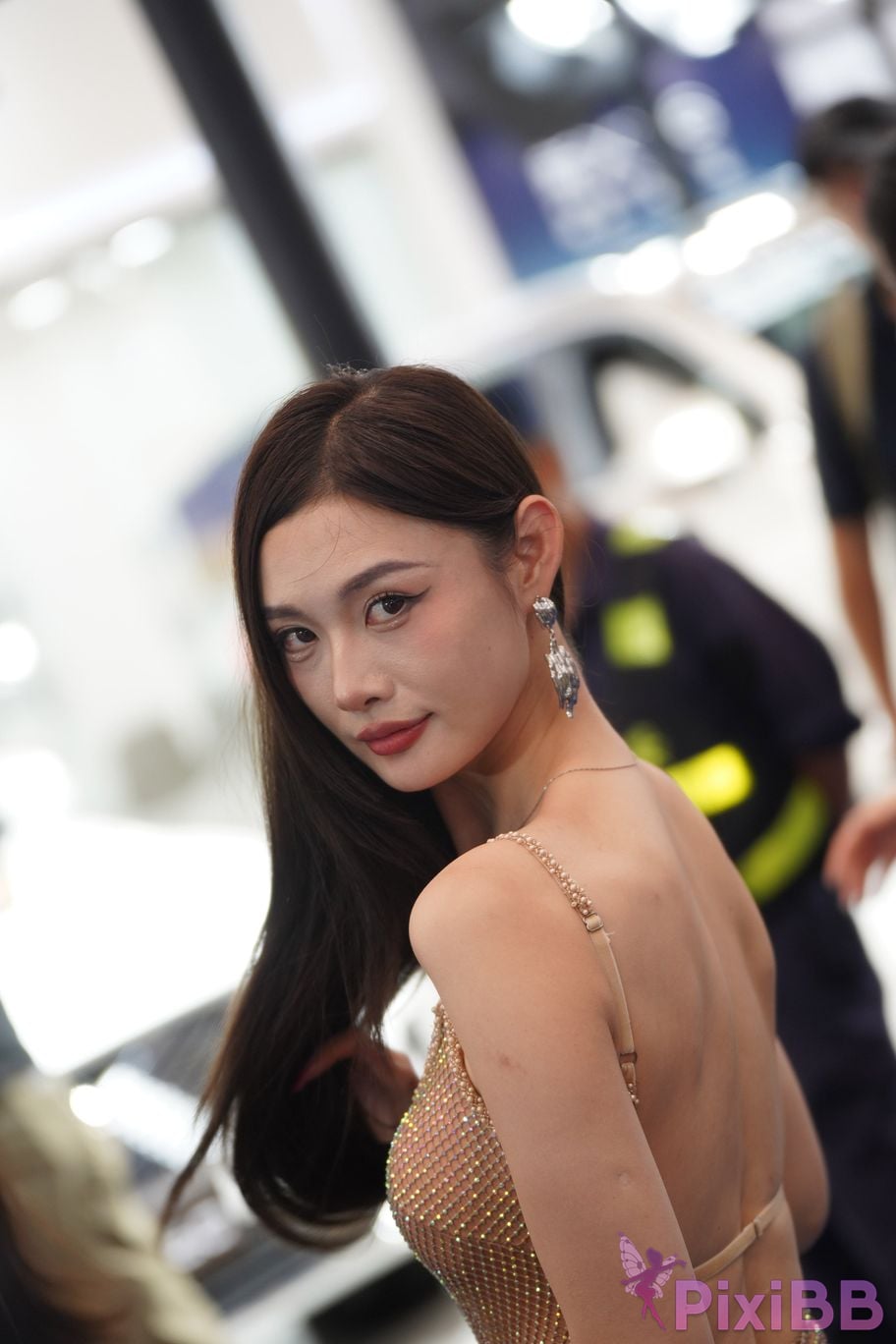 Featured Street Photography Works No.5415 Brown suspender skirt PixiBB.COM 174