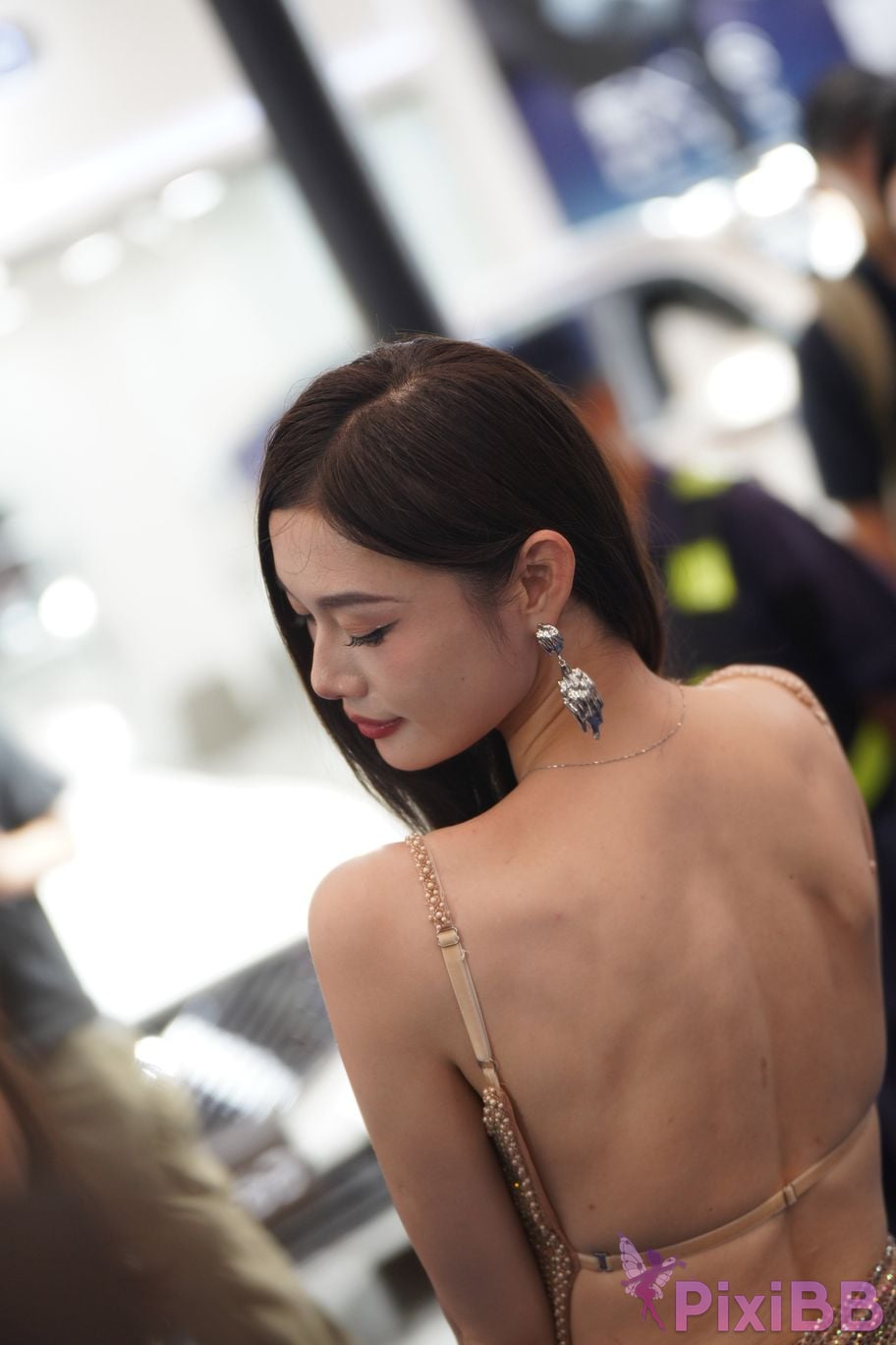 Featured Street Photography Works No.5415 Brown suspender skirt PixiBB.COM 175