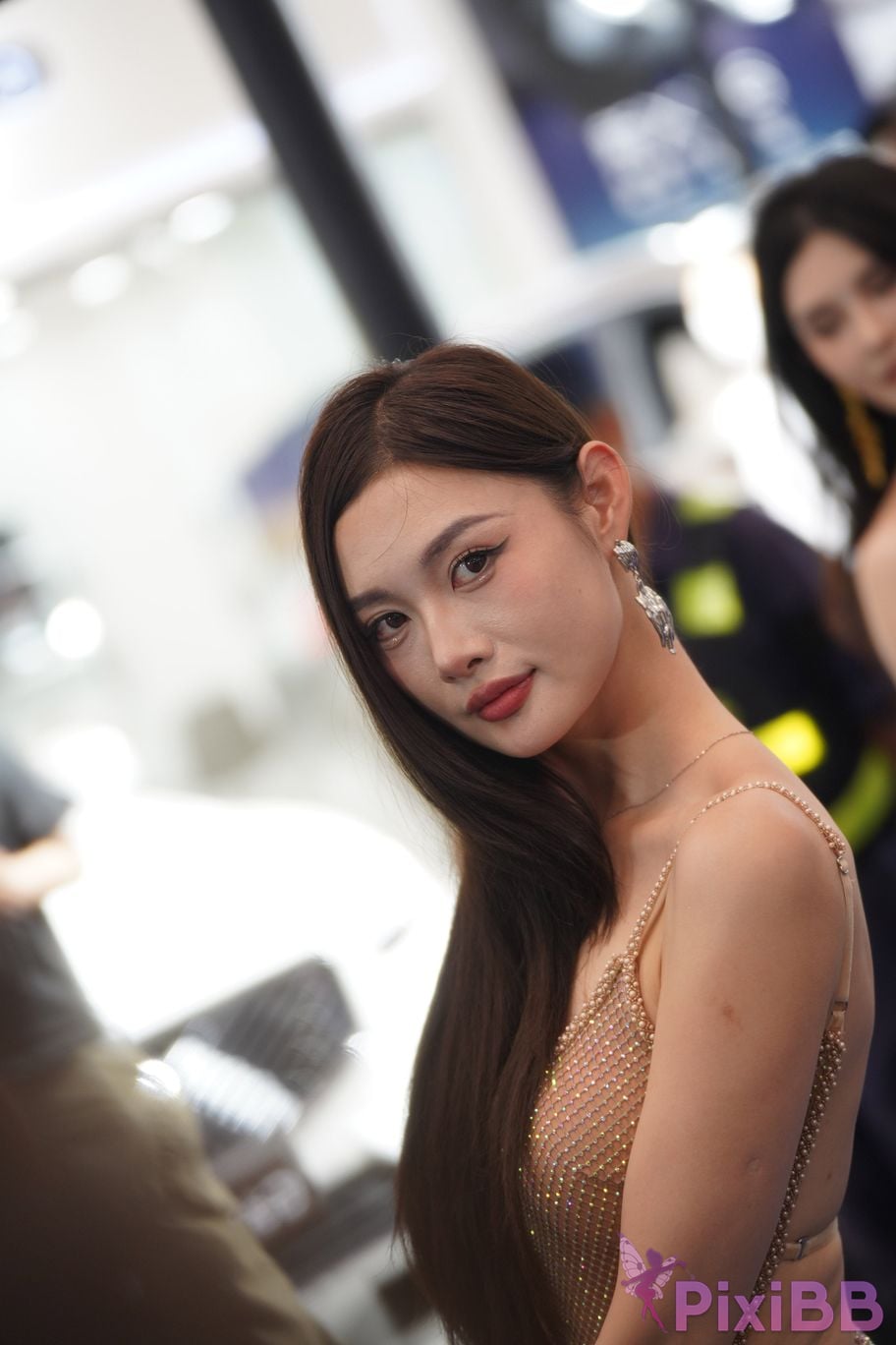 Featured Street Photography Works No.5415 Brown suspender skirt PixiBB.COM 178