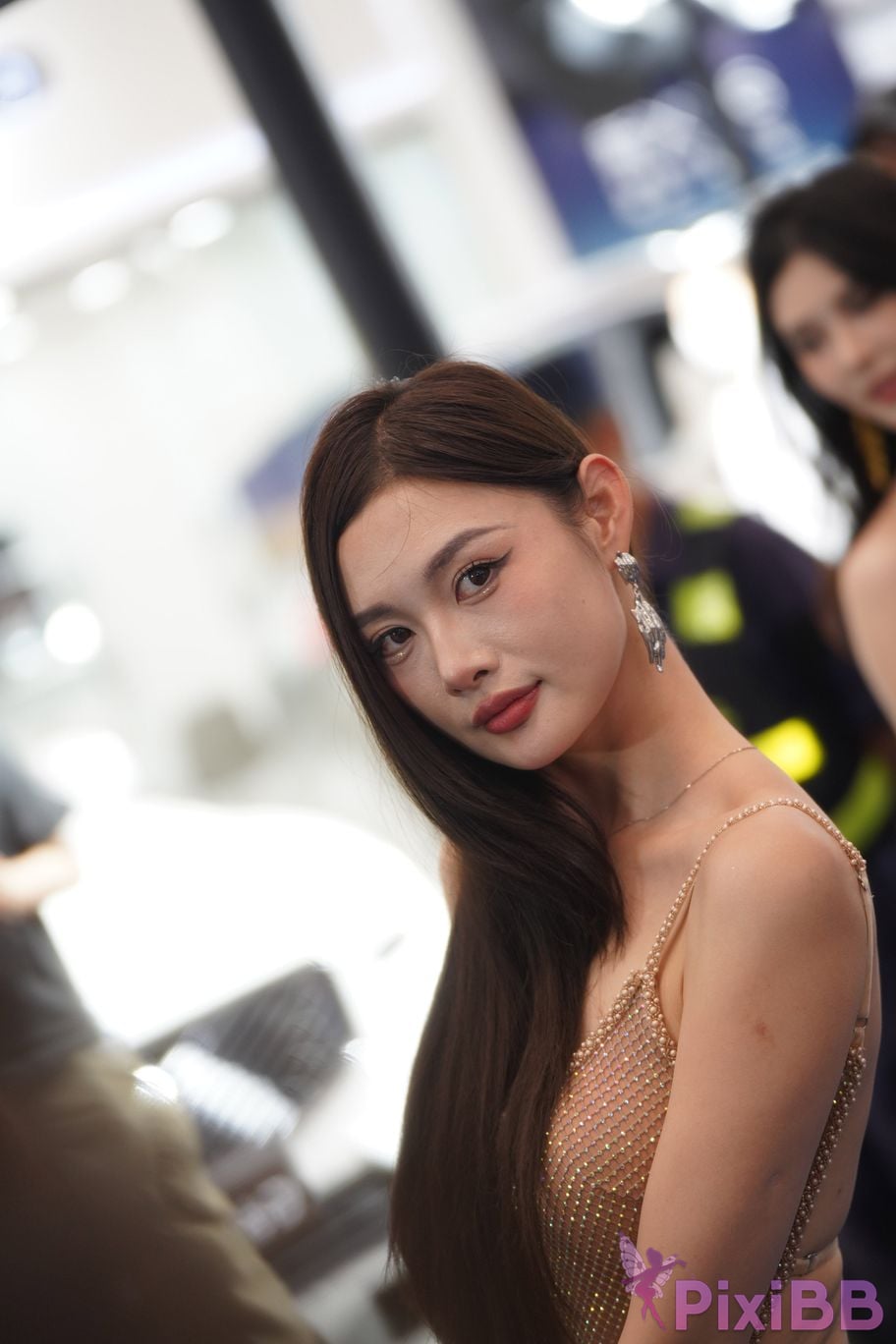 Featured Street Photography Works No.5415 Brown suspender skirt PixiBB.COM 179