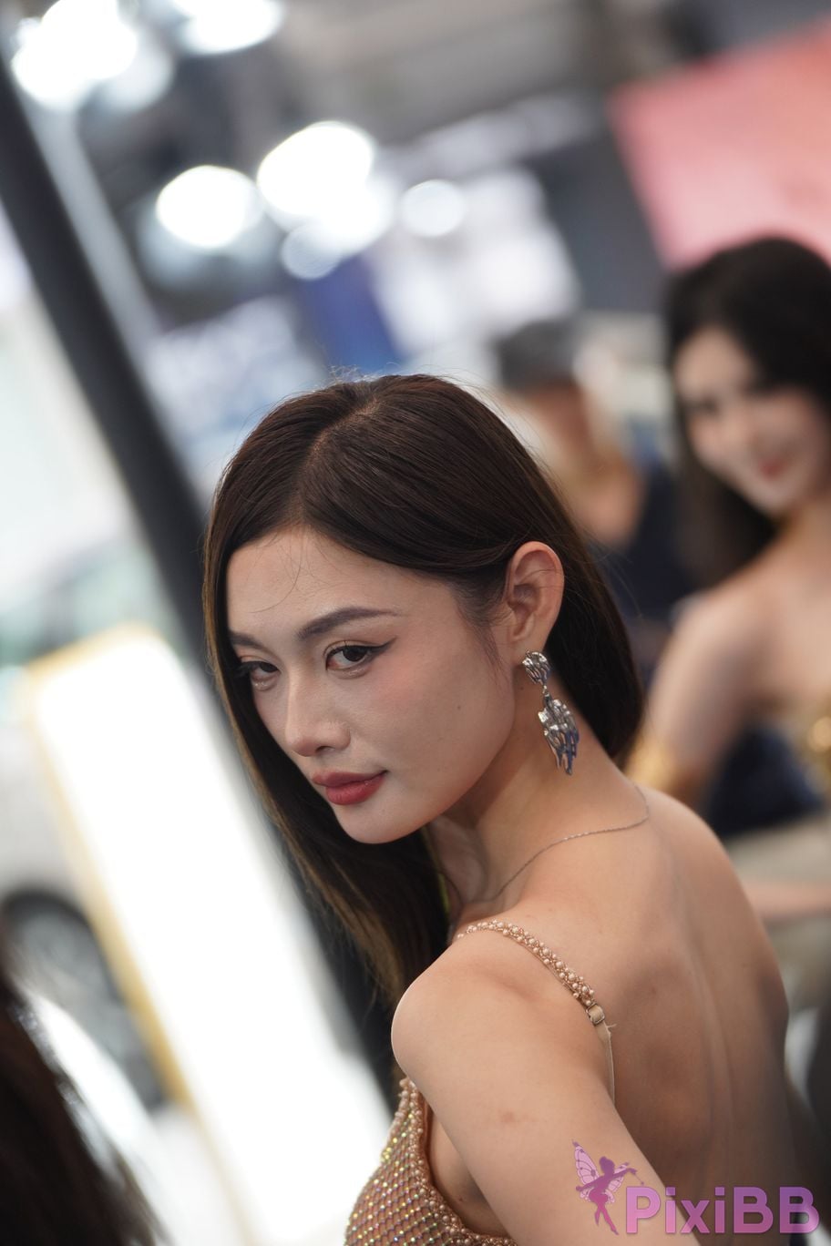 Featured Street Photography Works No.5415 Brown suspender skirt PixiBB.COM 183