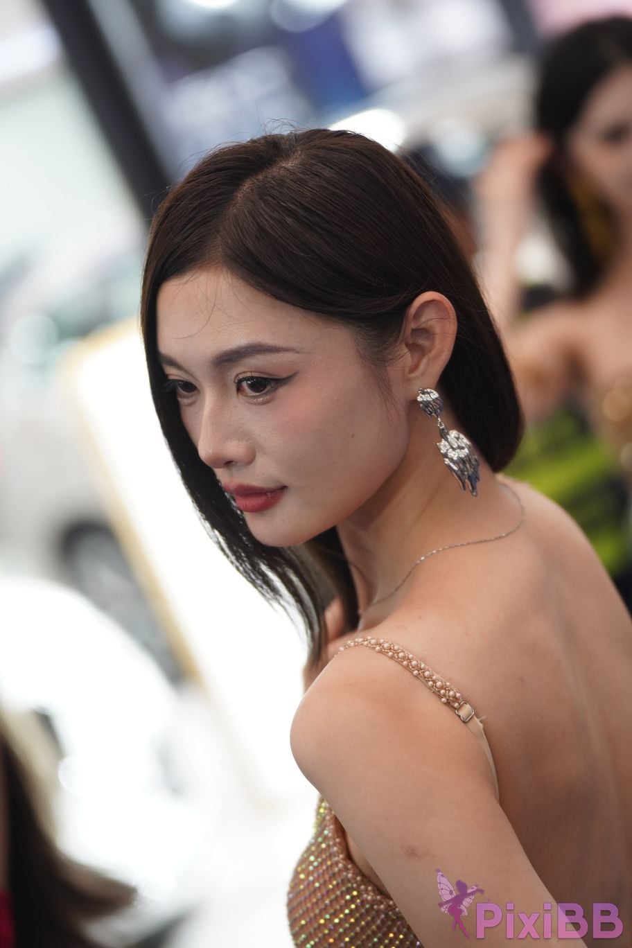 Featured Street Photography Works No.5415 Brown suspender skirt PixiBB.COM 185