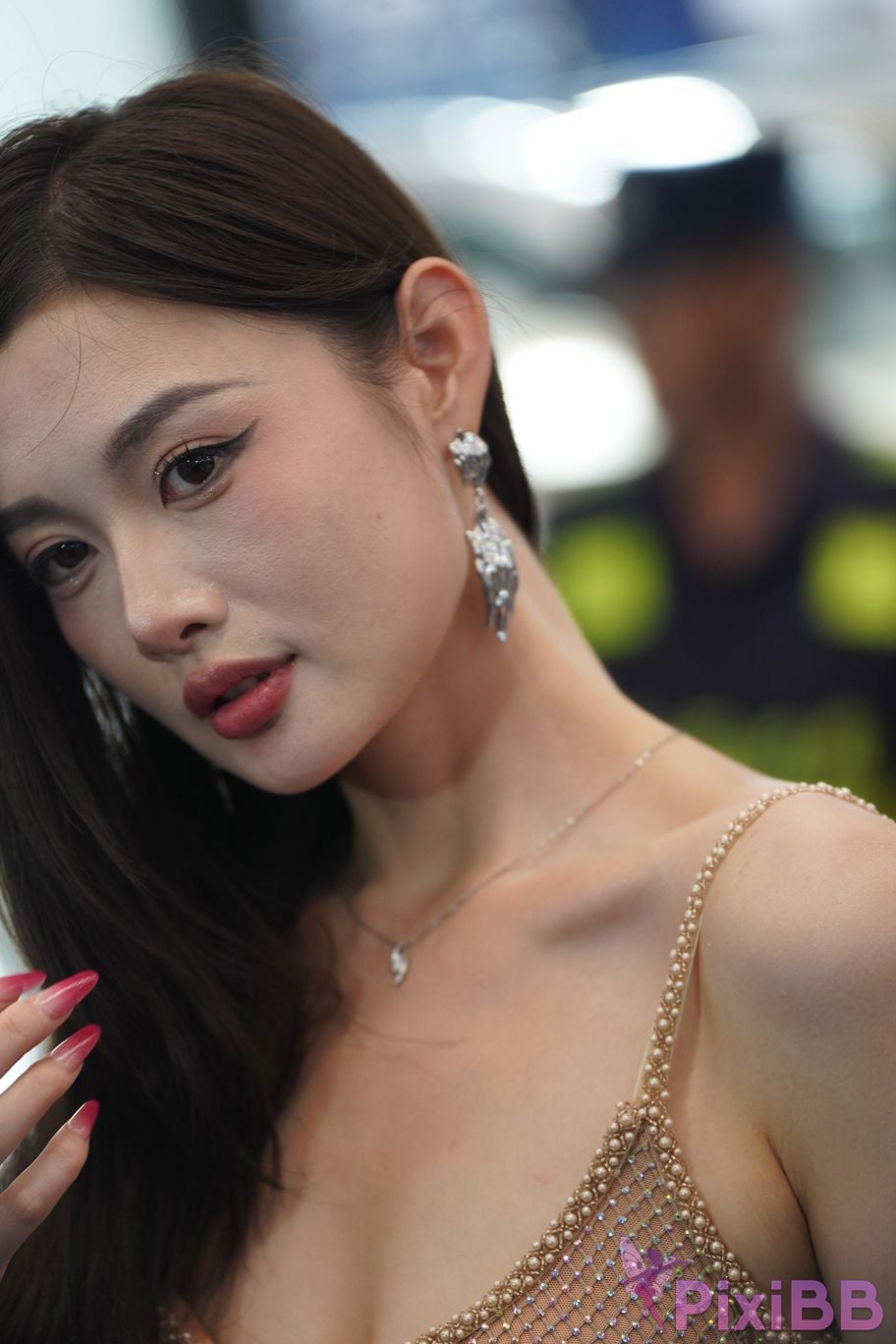 Featured Street Photography Works No.5415 Brown suspender skirt PixiBB.COM 190