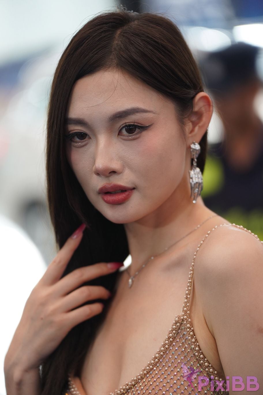 Featured Street Photography Works No.5415 Brown suspender skirt PixiBB.COM 192