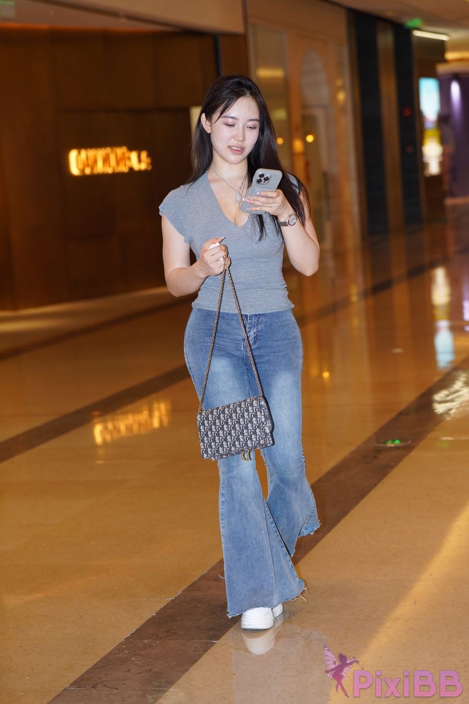 Featured Street Photography Works No.5416 Super paid V collared jeans PixiBB.COM 063