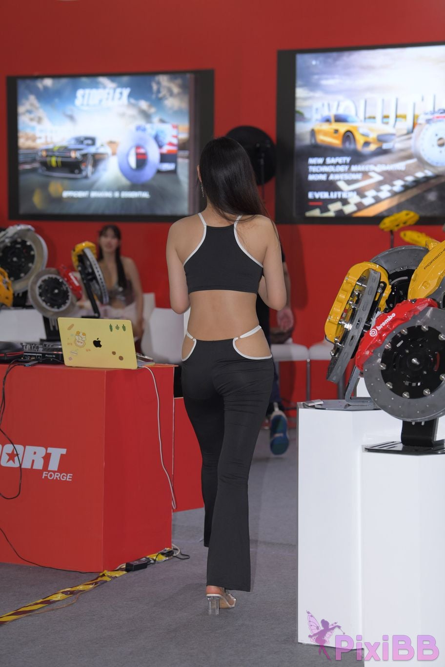 Featured Street Photography Works No.5417 Black glamor leggings PixiBB.COM 002