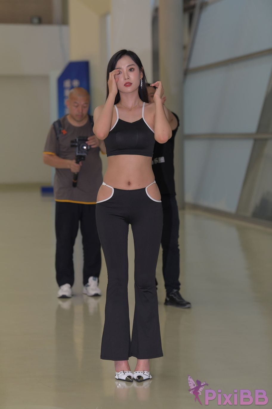 Featured Street Photography Works No.5417 Black glamor leggings PixiBB.COM 052