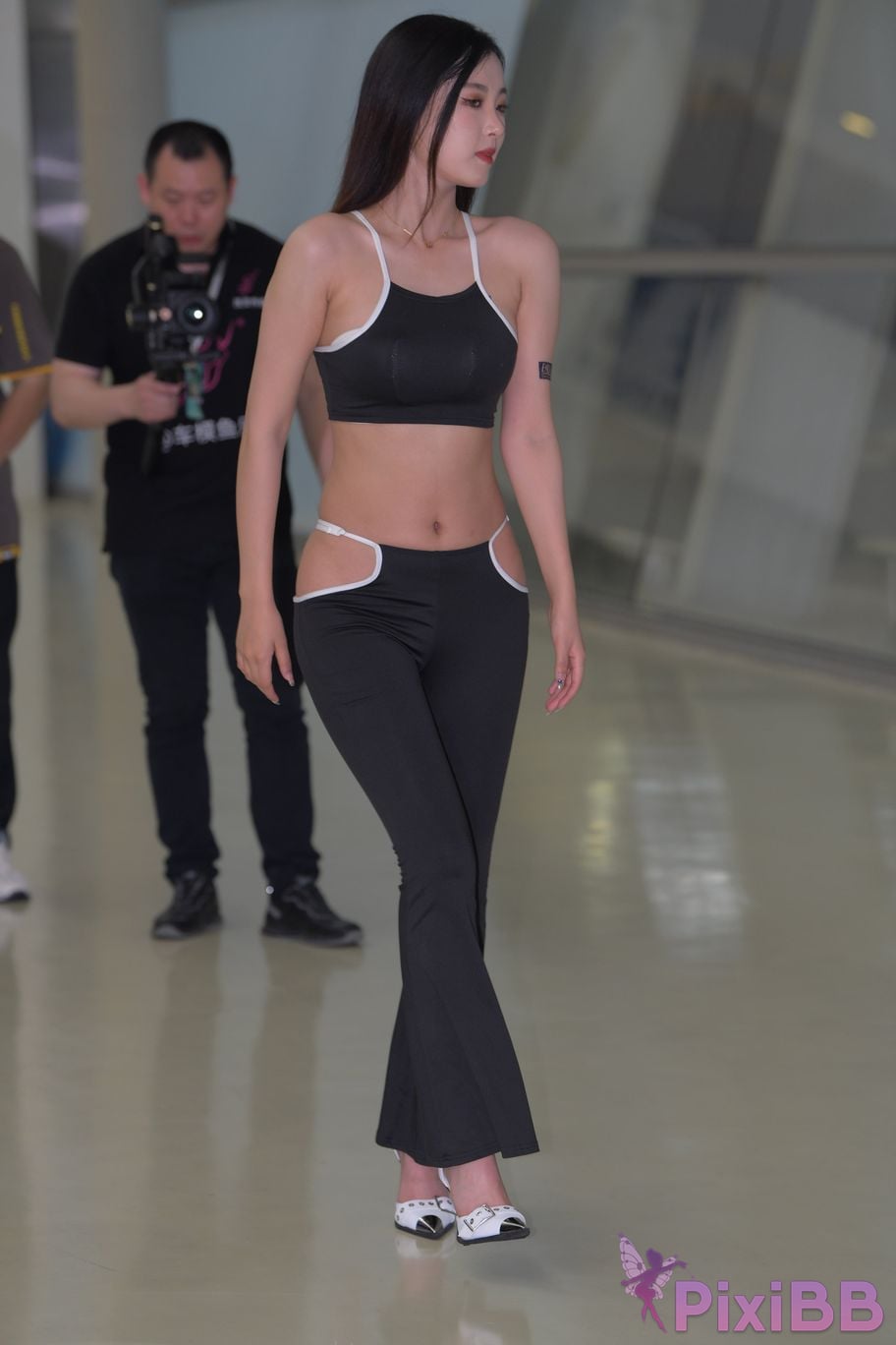 Featured Street Photography Works No.5417 Black glamor leggings PixiBB.COM 053