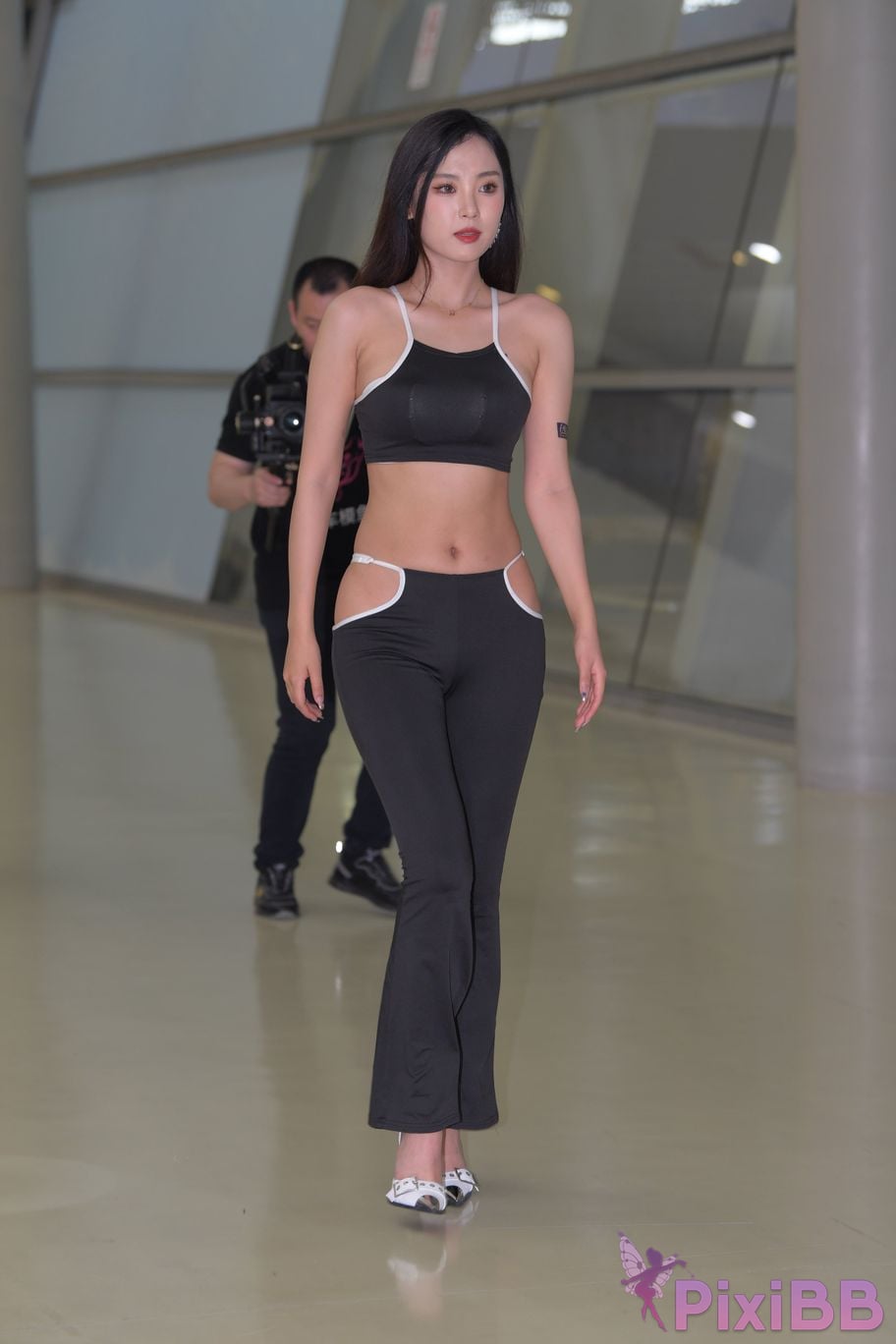 Featured Street Photography Works No.5417 Black glamor leggings PixiBB.COM 056