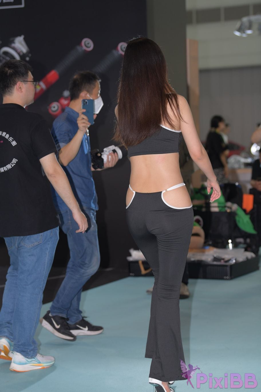 Featured Street Photography Works No.5417 Black glamor leggings PixiBB.COM 072