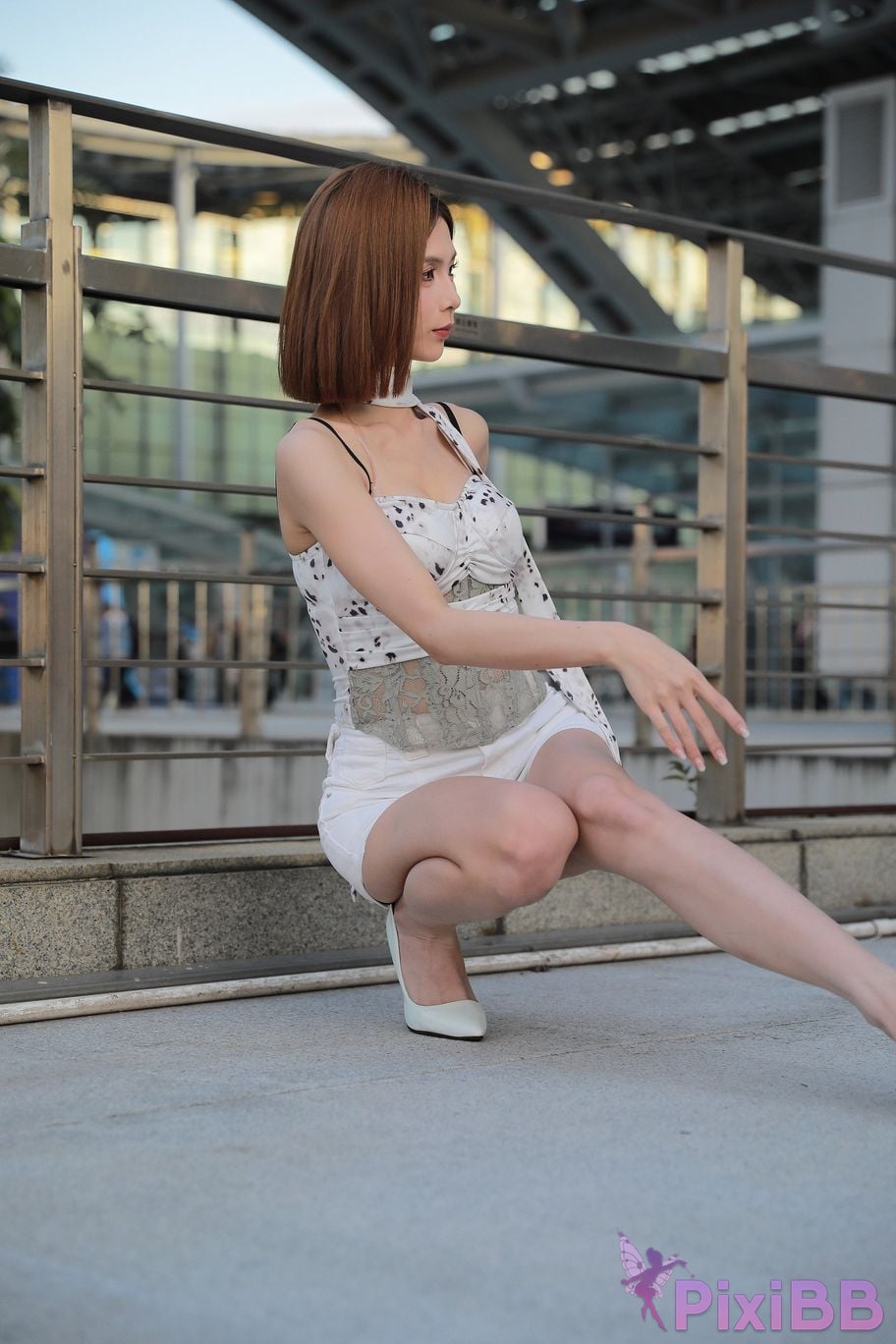 Featured Street Photography Works No.5419 Beautiful girl in white hot pants and high heels PixiBB.COM 048