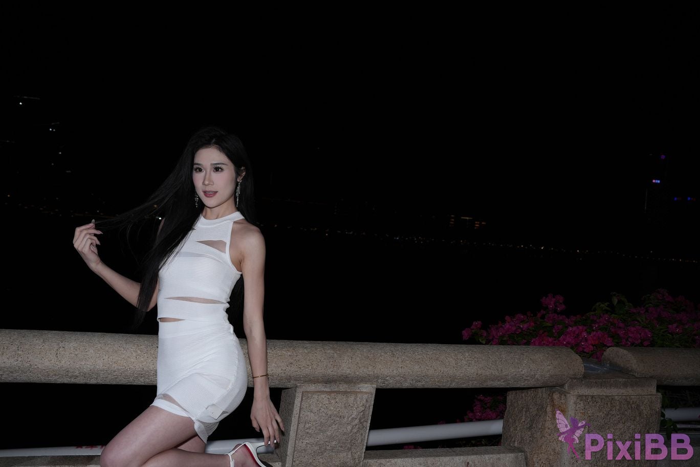 Featured Street Photography Works No.5420 White skirt brado PixiBB.COM 027