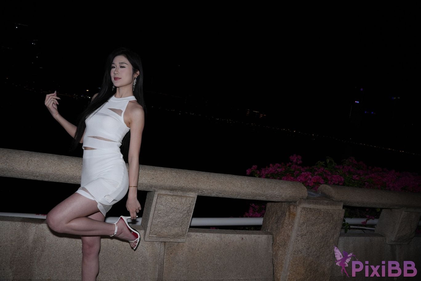 Featured Street Photography Works No.5420 White skirt brado PixiBB.COM 028