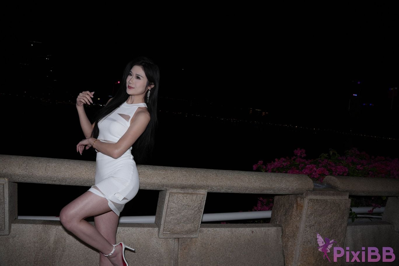 Featured Street Photography Works No.5420 White skirt brado PixiBB.COM 030