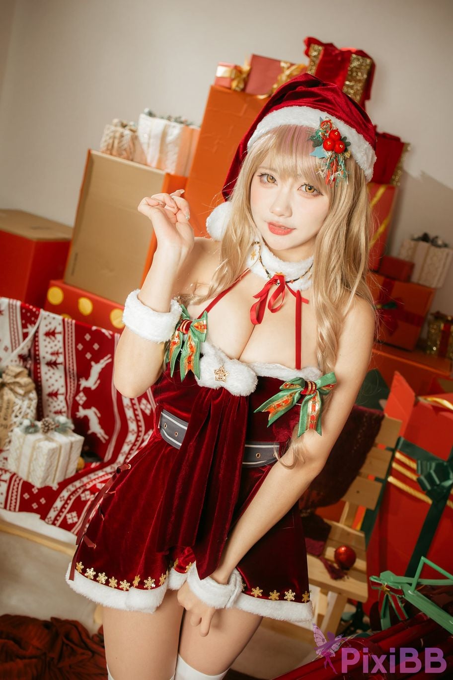 Cosplayer I s i t a b e r c u Nikke goddess of victory emma christmas PixiBB.COM 007