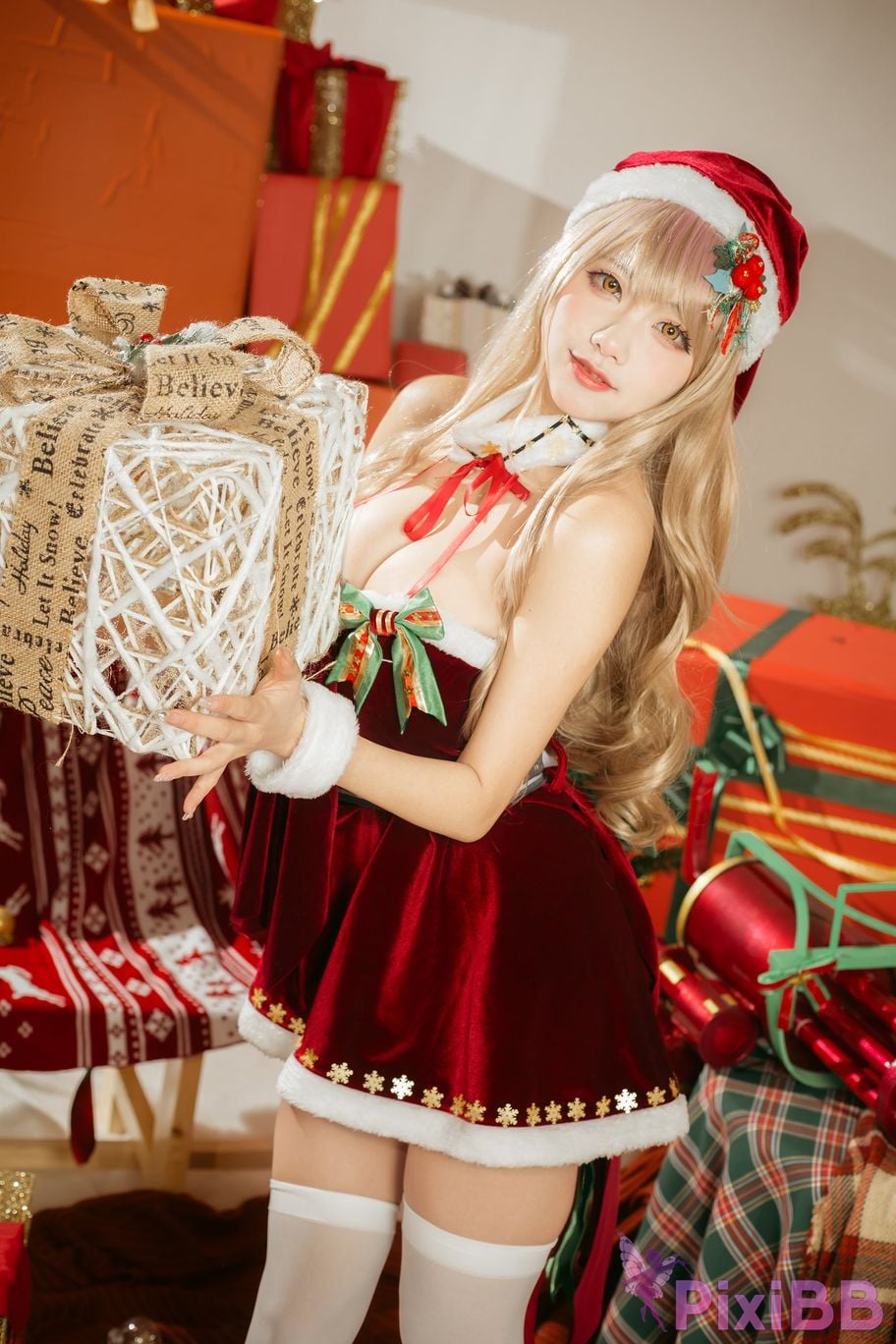 Cosplayer I s i t a b e r c u Nikke goddess of victory emma christmas PixiBB.COM 015
